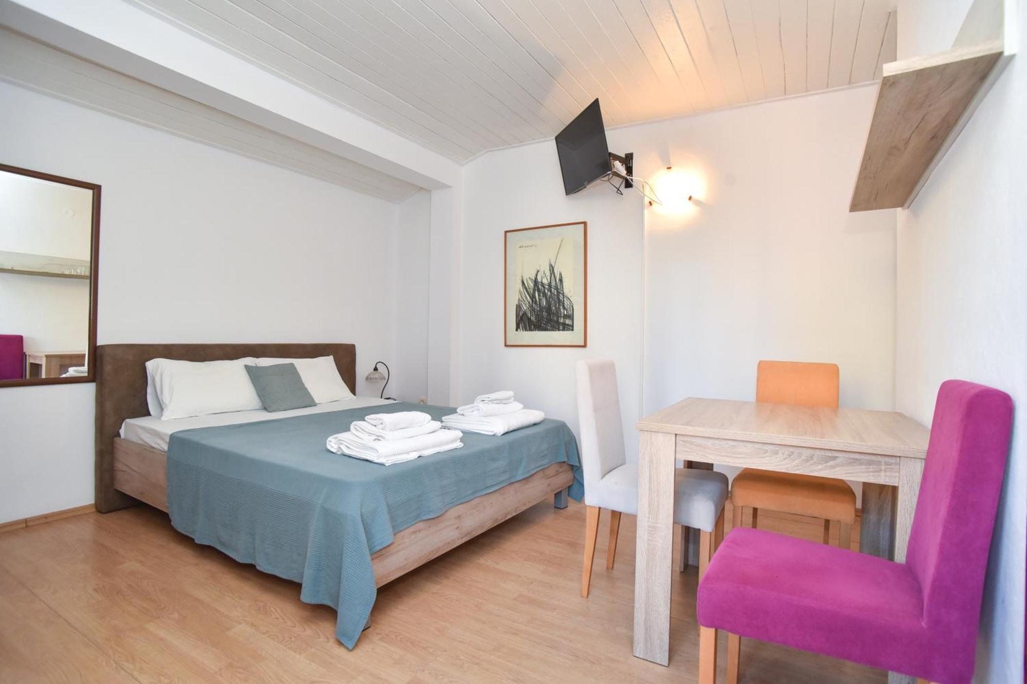Milos Kaladjurdjevic Apartment *