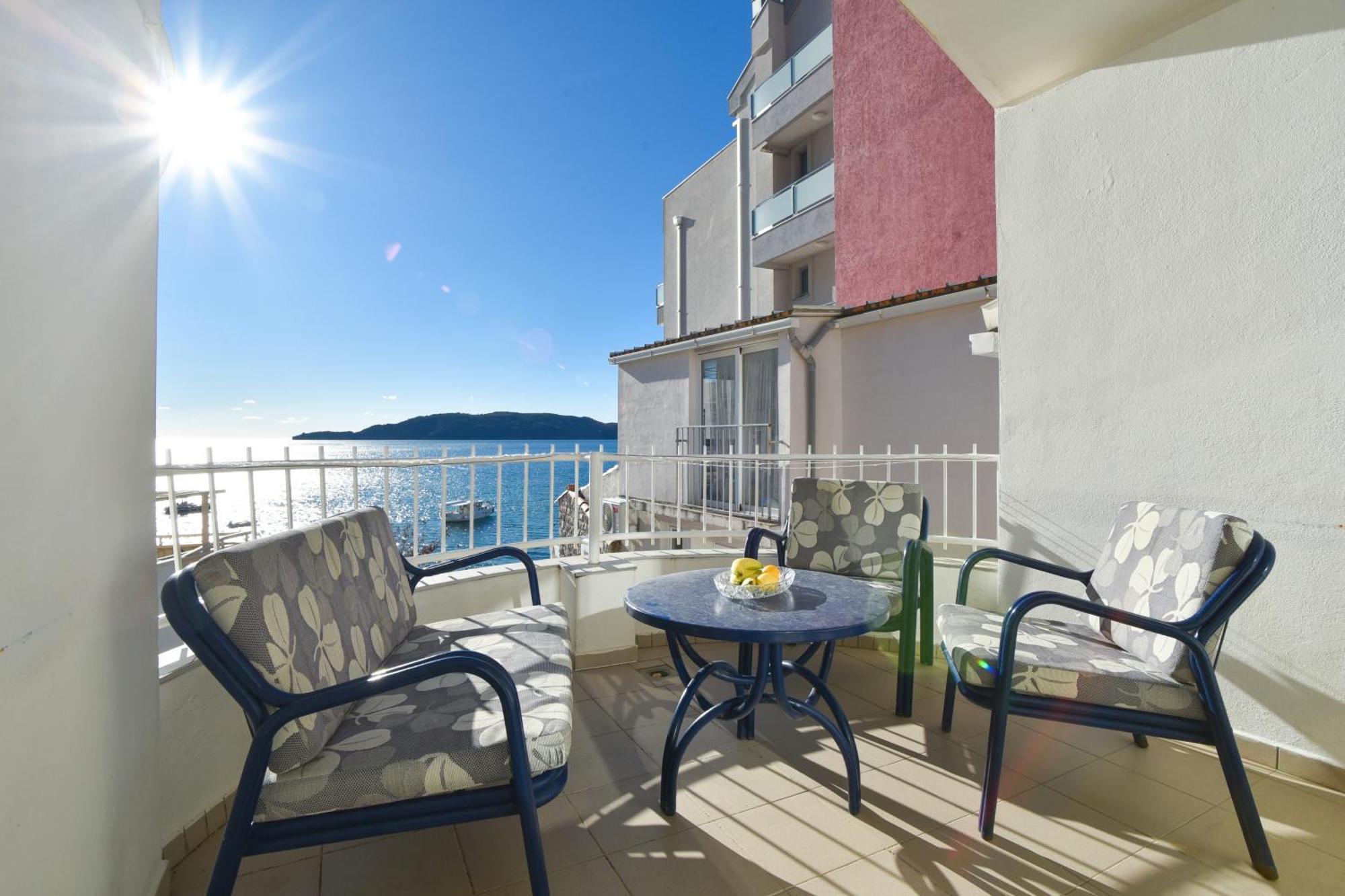 Milos Kaladjurdjevic Apartment Budva