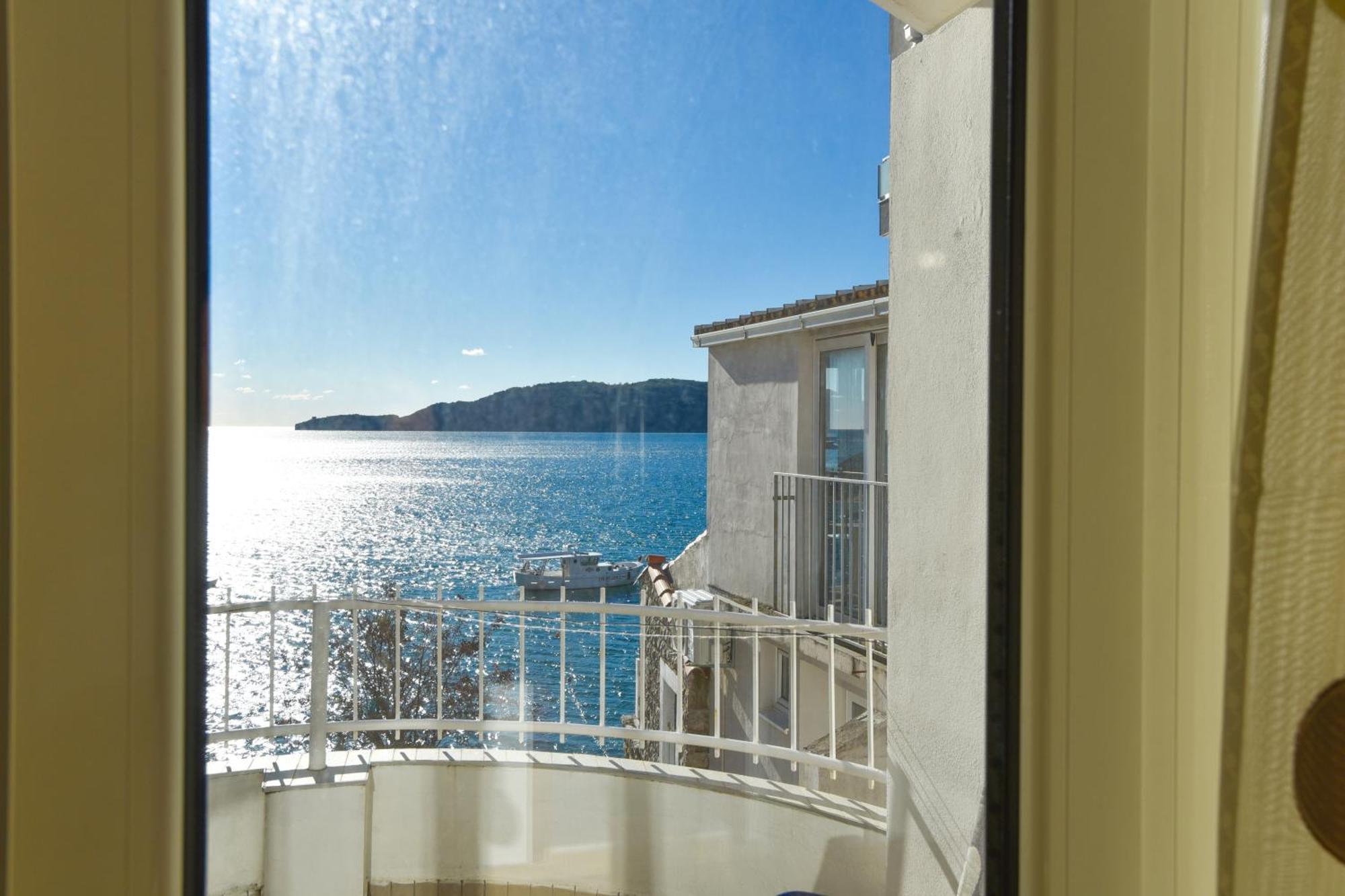 Milos Kaladjurdjevic Apartment Budva