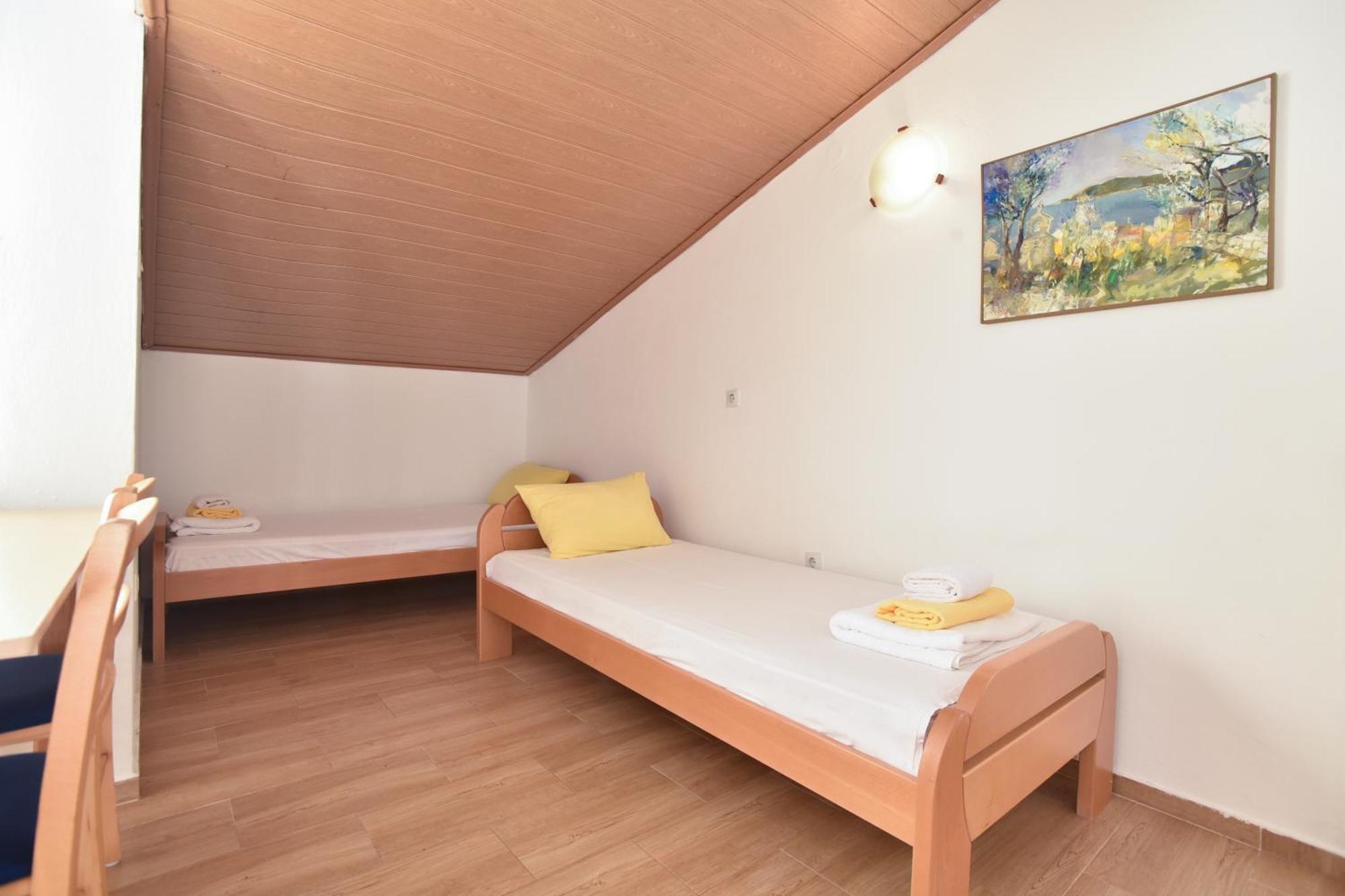 Milos Kaladjurdjevic Apartment *