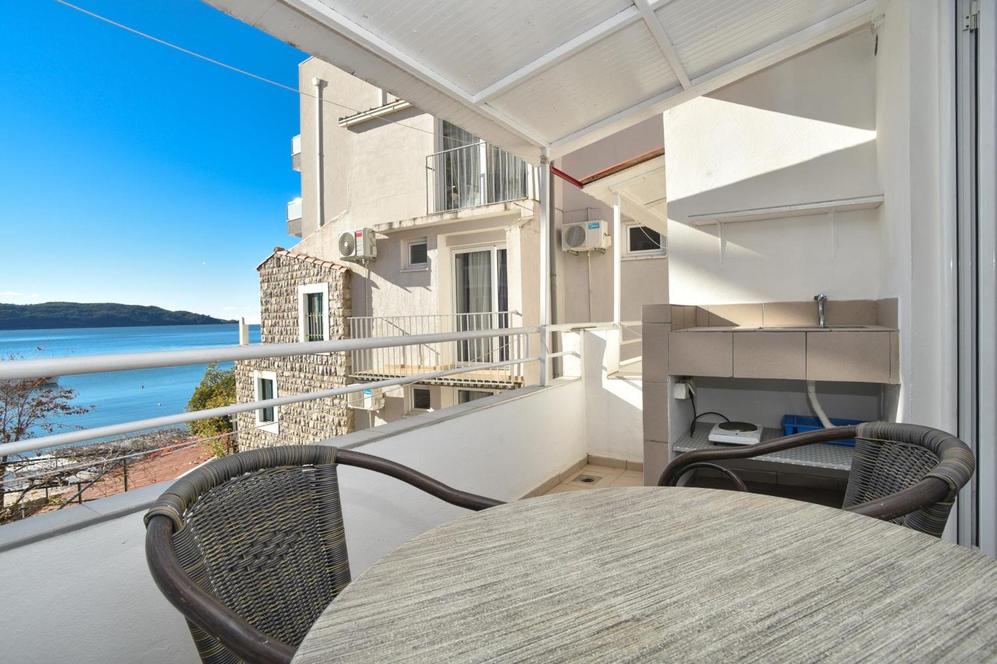 Milos Kaladjurdjevic Apartment Budva