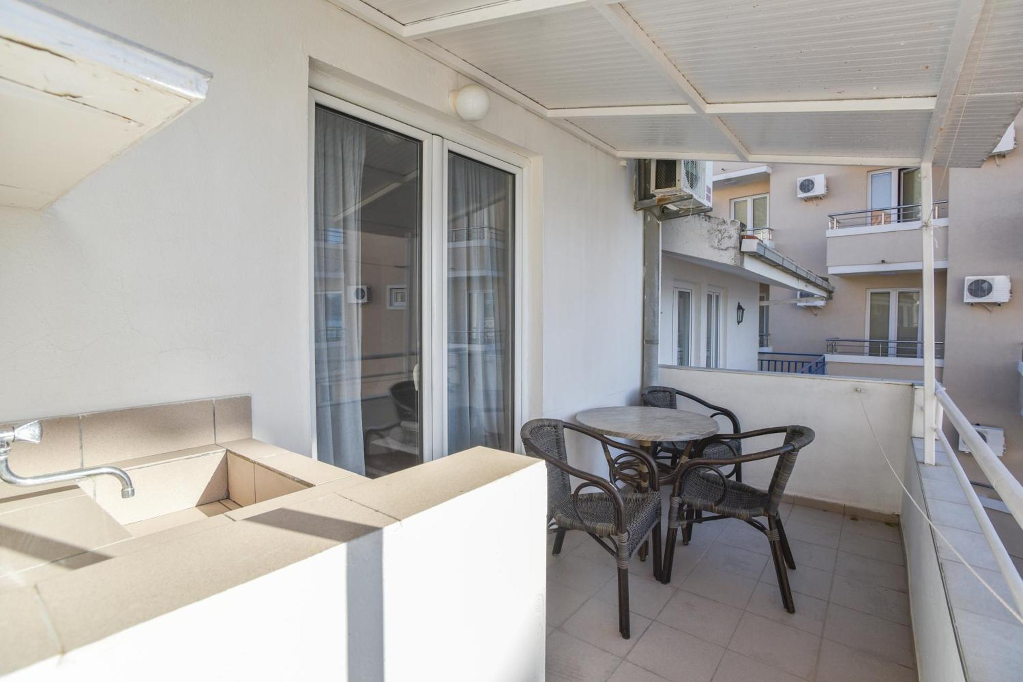 Milos Kaladjurdjevic Apartment *