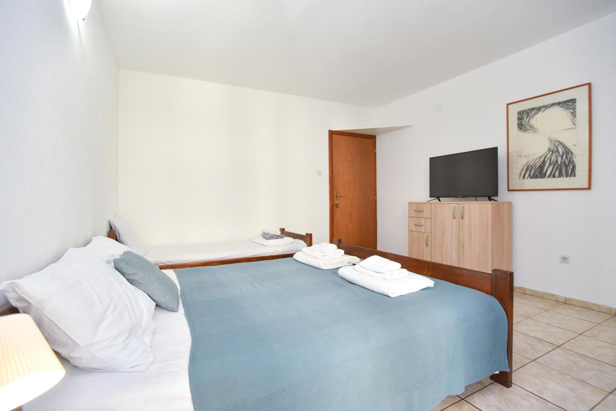 Milos Kaladjurdjevic Apartment *
