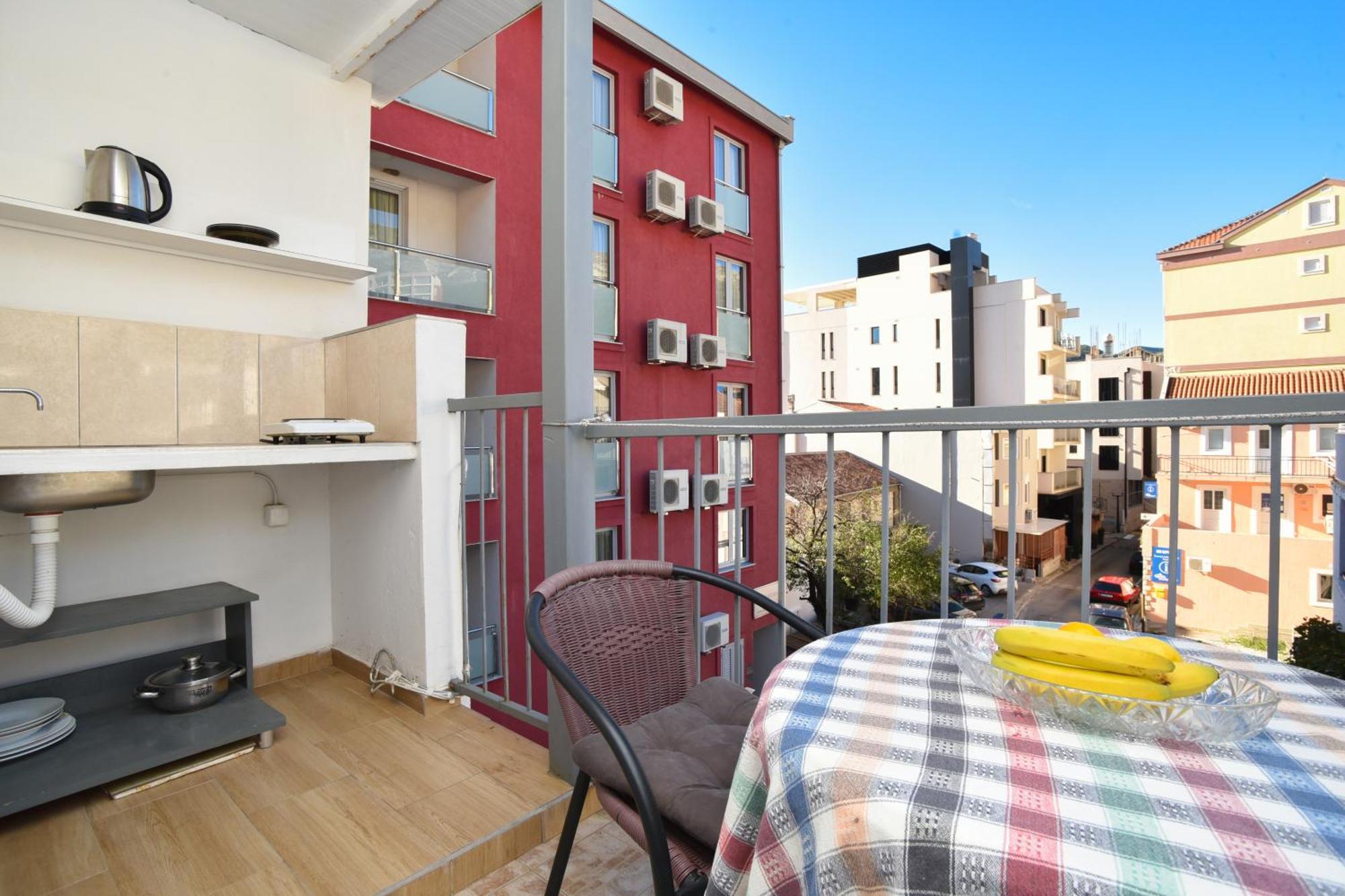 Milos Kaladjurdjevic Apartment Budva