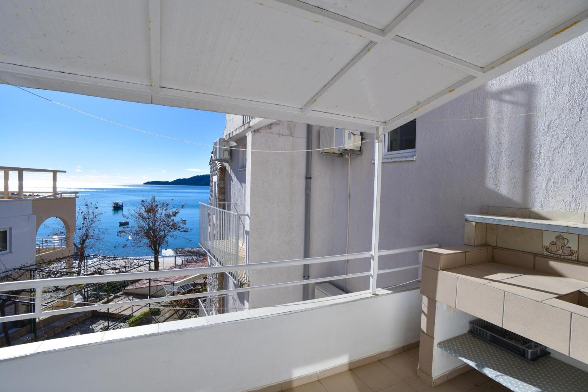 Milos Kaladjurdjevic Apartment *